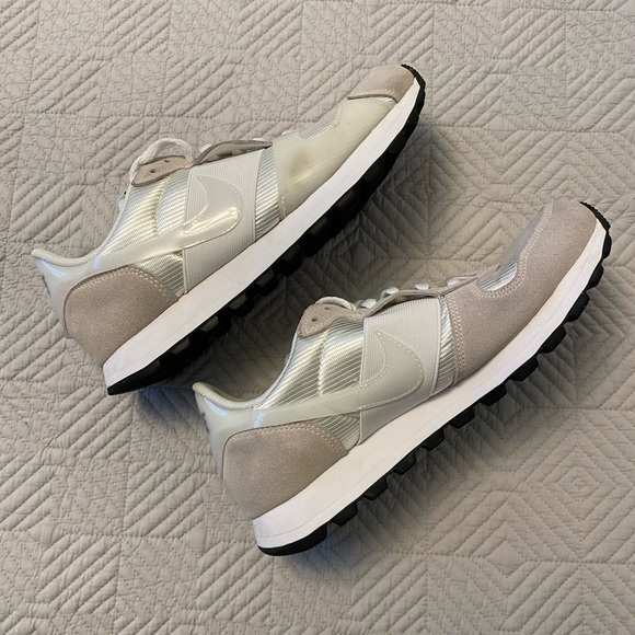 Nike Tennis Shoes - Picture 4 of 10